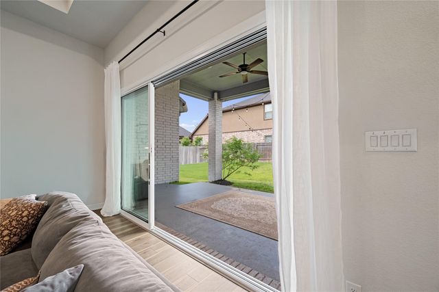 622 Platinum Stone Lane, Pinehurst, TX 77362