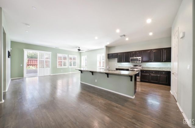 10026 Besancon Way, Bakersfield, CA 93306