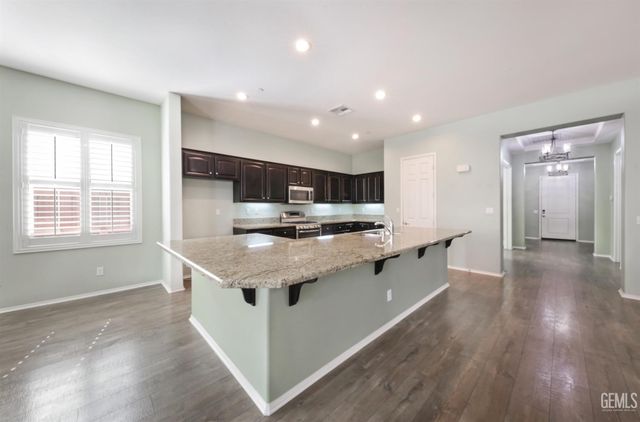 10026 Besancon Way, Bakersfield, CA 93306
