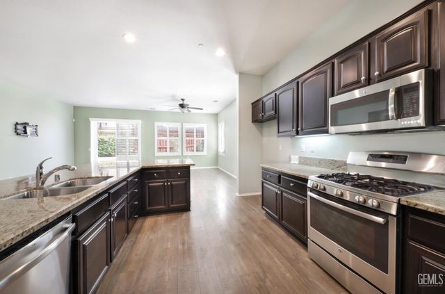 10026 Besancon Way, Bakersfield, CA 93306