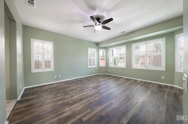 10026 Besancon Way, Bakersfield, CA 93306