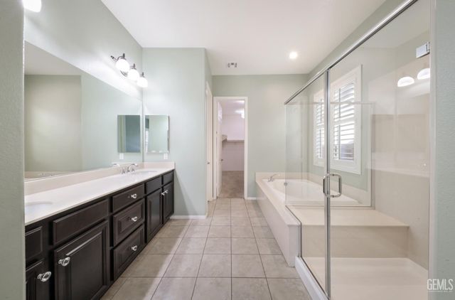 10026 Besancon Way, Bakersfield, CA 93306