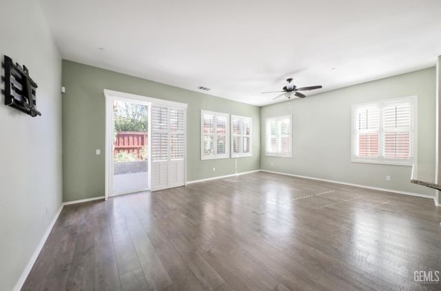 10026 Besancon Way, Bakersfield, CA 93306