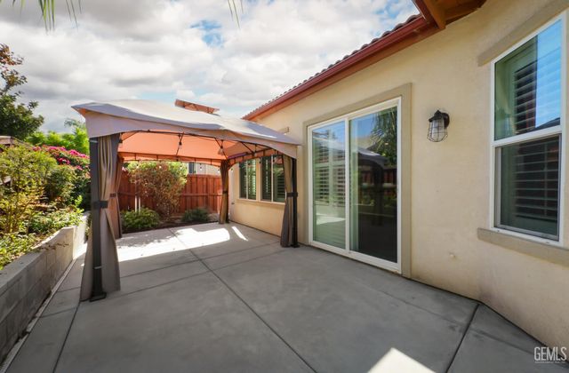 10026 Besancon Way, Bakersfield, CA 93306