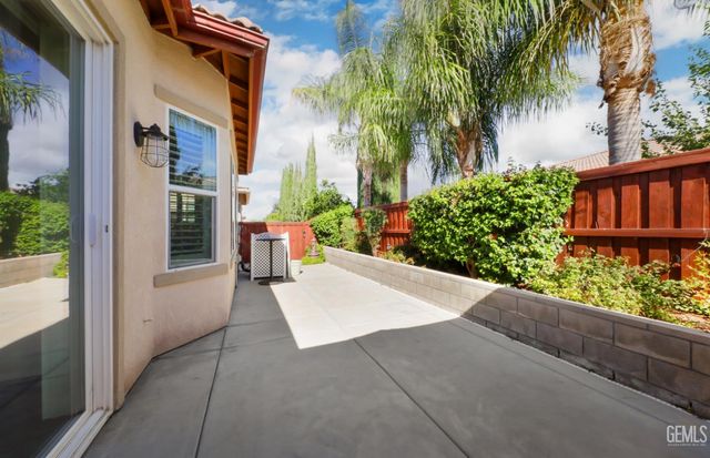 10026 Besancon Way, Bakersfield, CA 93306