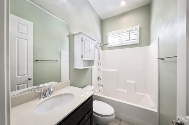10026 Besancon Way, Bakersfield, CA 93306