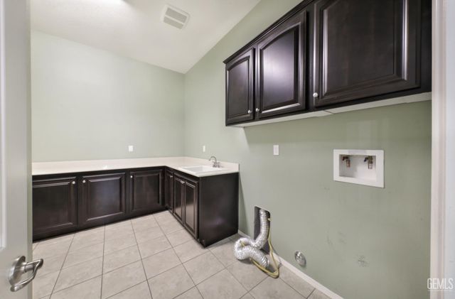 10026 Besancon Way, Bakersfield, CA 93306