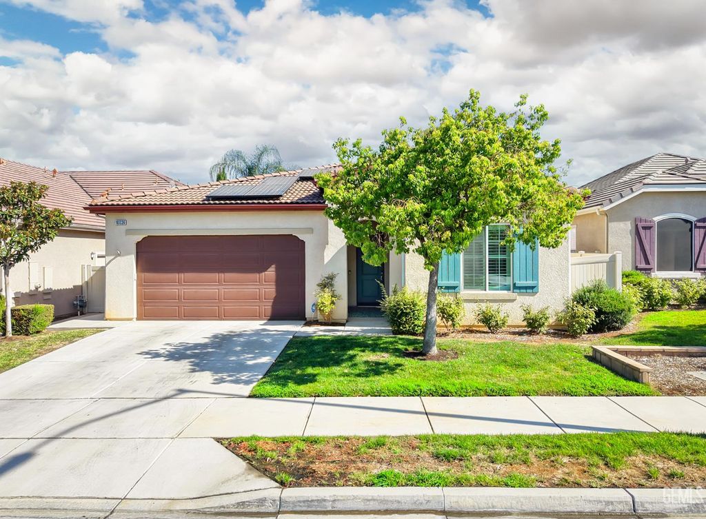 10026 Besancon Way, Bakersfield, CA 93306