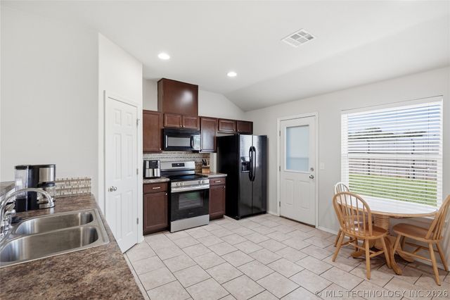 25400 E 93rd Court S, Broken Arrow, OK 74014