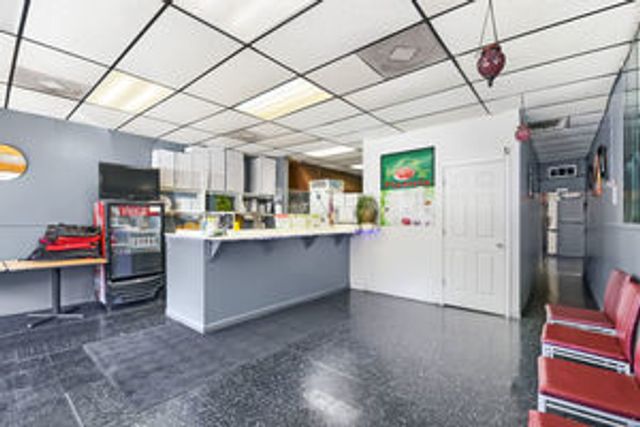 7109 N Clark Street, Chicago, IL 60626