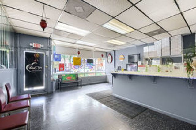 7109 N Clark Street, Chicago, IL 60626