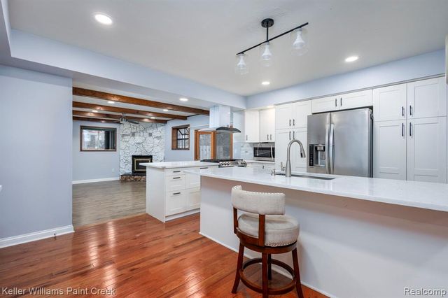 5190 Babbit Drive, Troy, MI 48085