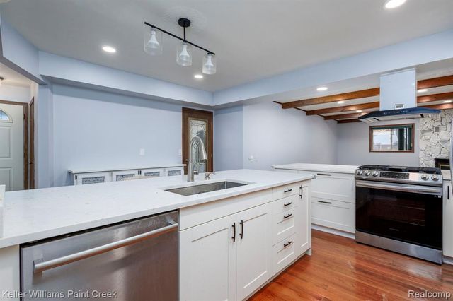 5190 Babbit Drive, Troy, MI 48085