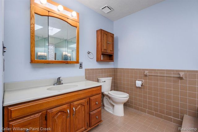 5190 Babbit Drive, Troy, MI 48085