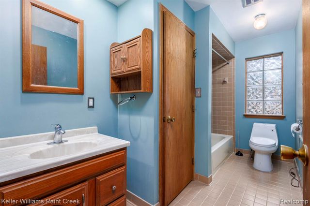 5190 Babbit Drive, Troy, MI 48085