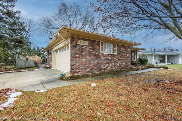 5190 Babbit Drive, Troy, MI 48085
