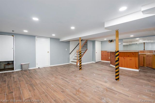 5190 Babbit Drive, Troy, MI 48085