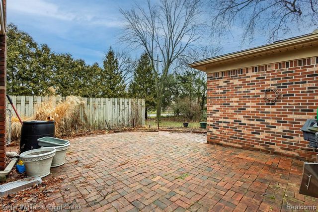 5190 Babbit Drive, Troy, MI 48085