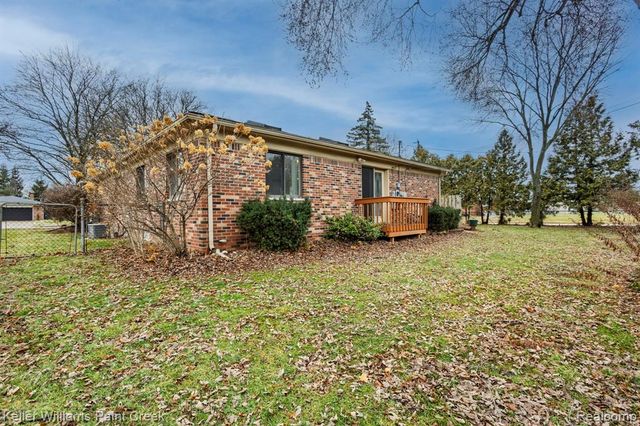 5190 Babbit Drive, Troy, MI 48085