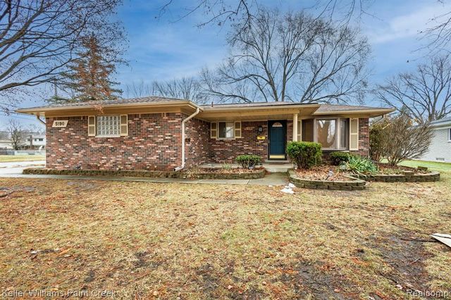 5190 Babbit Drive, Troy, MI 48085