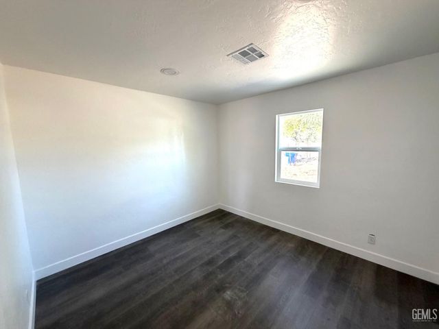 1504 Adena Street, Bakersfield, CA 93306