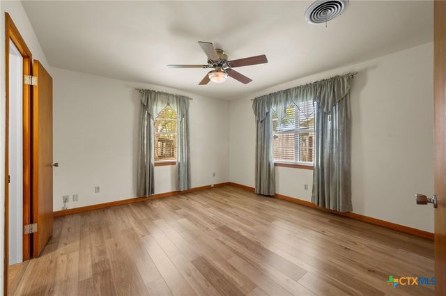 201 Hillcrest Drive, Luling, TX 78648
