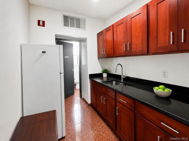 13631 41st Avenue 8A, Flushing, NY 11355