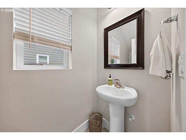 2907 S HEATHER St, Cornelius, OR 97113