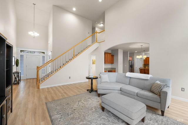 4481 N Diamond Creek, Meridian, ID 83646