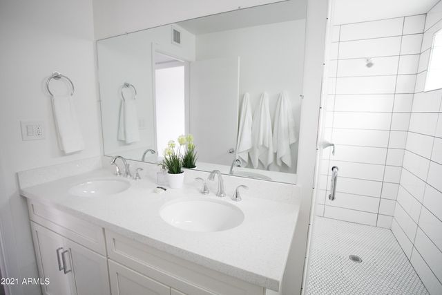 8614 E Monterey Way, Scottsdale, AZ 85251