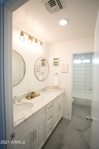 8614 E Monterey Way, Scottsdale, AZ 85251