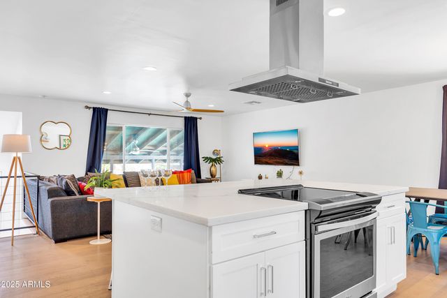 8614 E Monterey Way, Scottsdale, AZ 85251