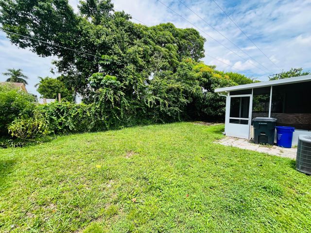 5855 Timber Valley Drive, Lake Worth, FL 33463