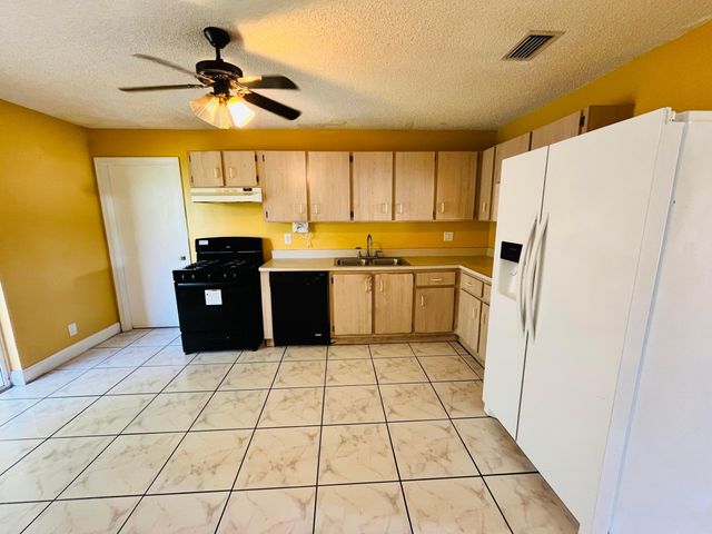 5855 Timber Valley Drive, Lake Worth, FL 33463