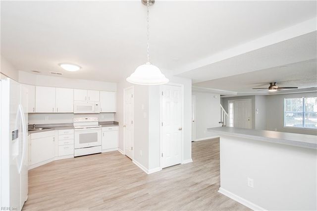 567 Seahorse RN, Chesapeake, VA 23320