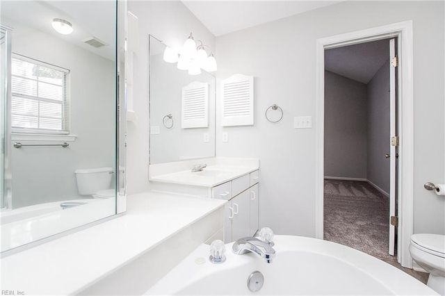 567 Seahorse RN, Chesapeake, VA 23320