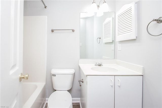 567 Seahorse RN, Chesapeake, VA 23320