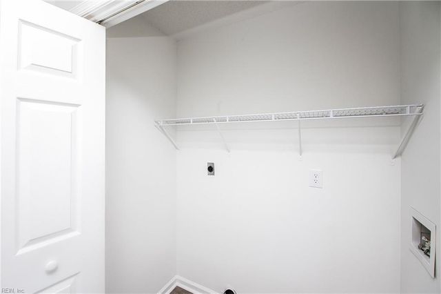 567 Seahorse RN, Chesapeake, VA 23320