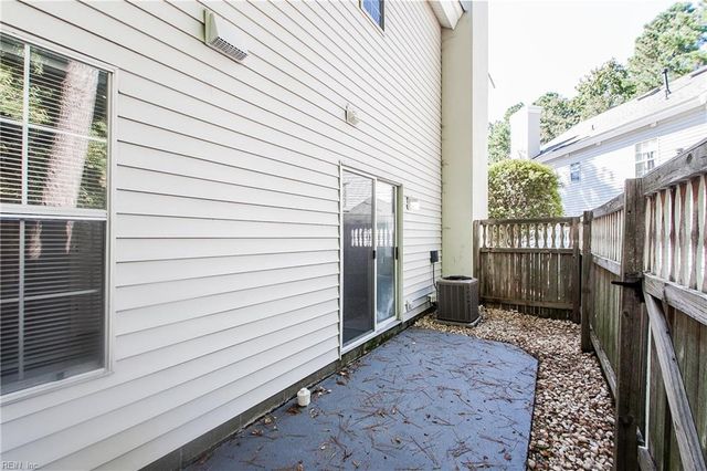 567 Seahorse RN, Chesapeake, VA 23320