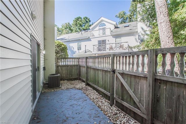 567 Seahorse RN, Chesapeake, VA 23320