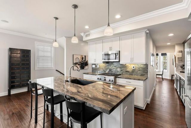 7718 Ivanhoe, La Jolla, CA 92037
