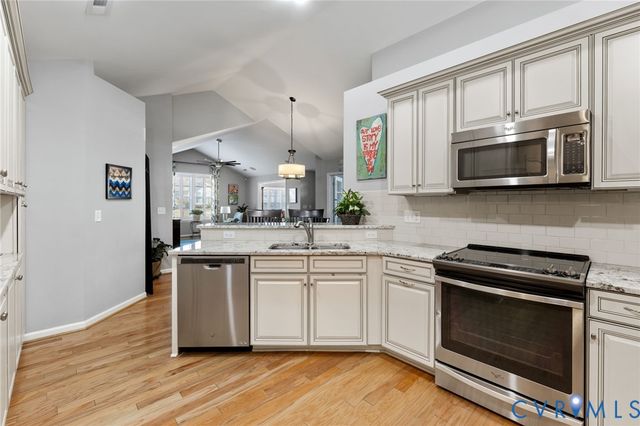 5753 Magnolia Shore Ln, Chester, VA 23831