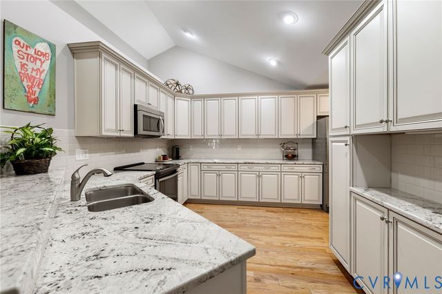 5753 Magnolia Shore Ln, Chester, VA 23831