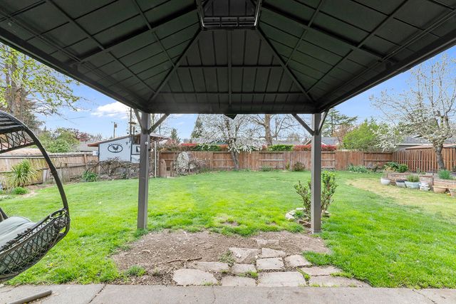 324 Stanley Avenue, Medford, OR 97504