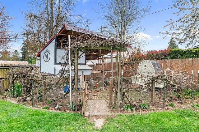 324 Stanley Avenue, Medford, OR 97504