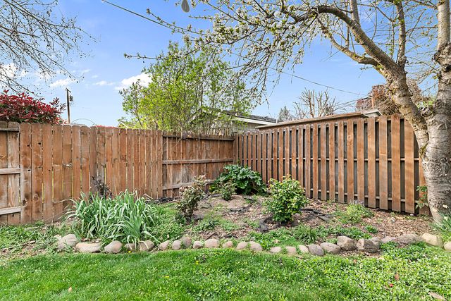 324 Stanley Avenue, Medford, OR 97504