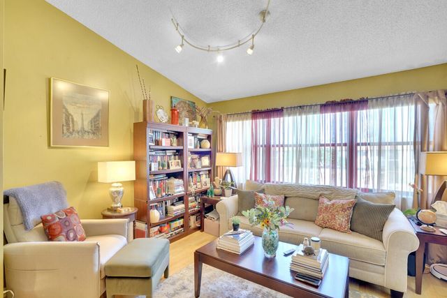 7593 Tahiti Lane 202, Lake Worth, FL 33467