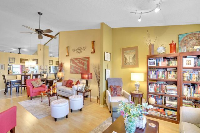 7593 Tahiti Lane 202, Lake Worth, FL 33467