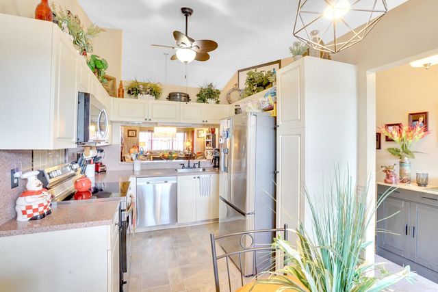 7593 Tahiti Lane 202, Lake Worth, FL 33467