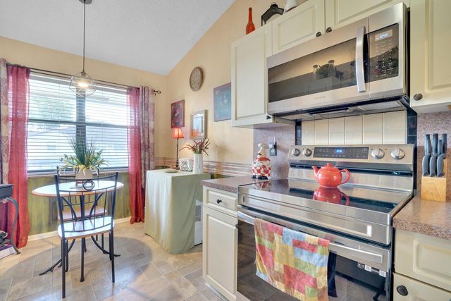 7593 Tahiti Lane 202, Lake Worth, FL 33467